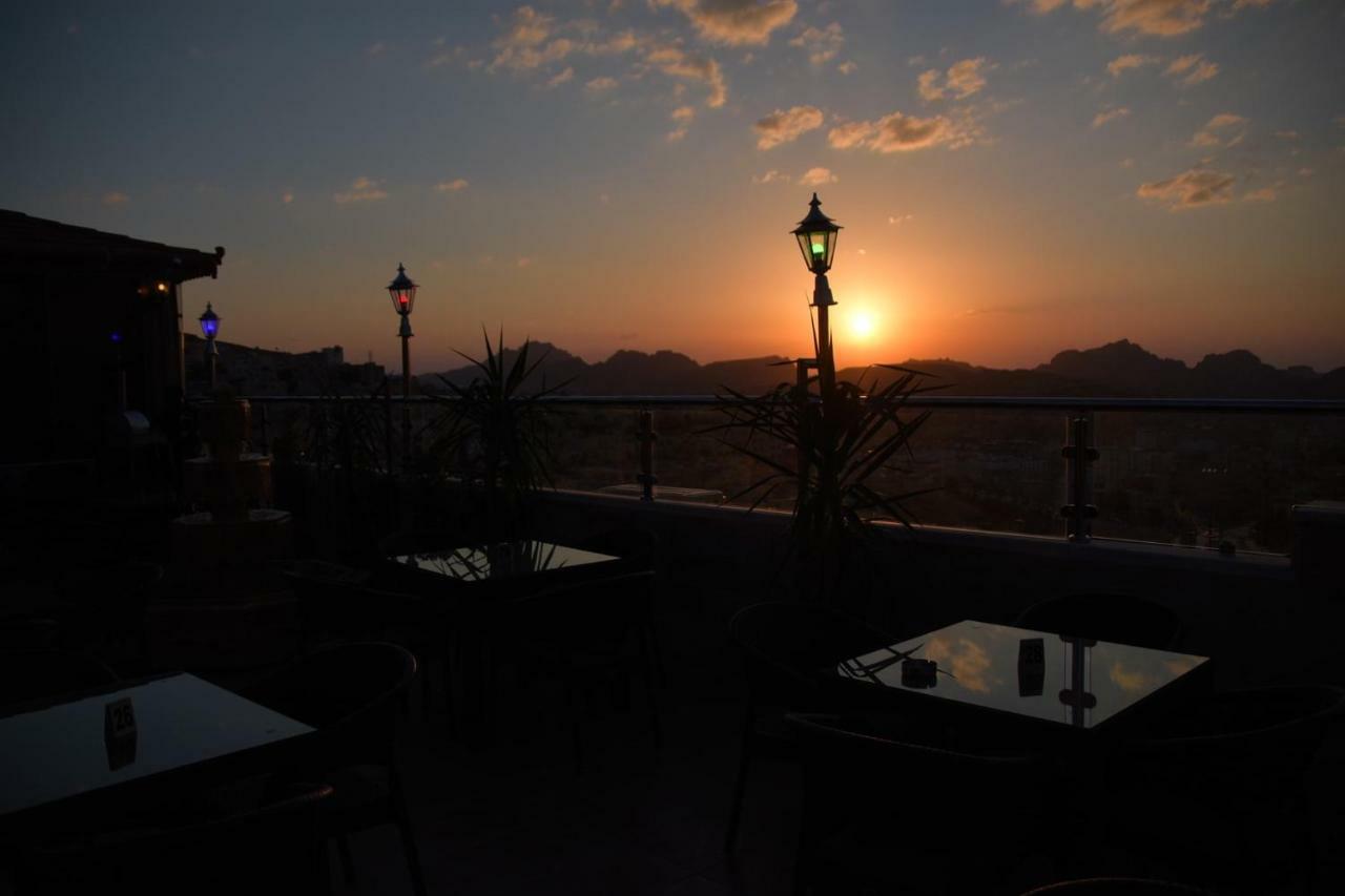 Petra Visitors Hotel Wadi Musa Extérieur photo